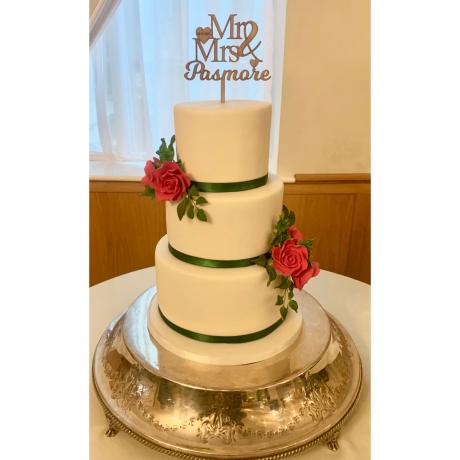 Rose Leaves on a cake created by Cake-a-Cabana 
