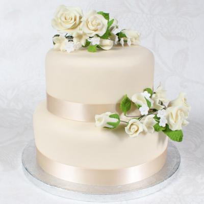 Ivory Spray on a Wedding Cake Design