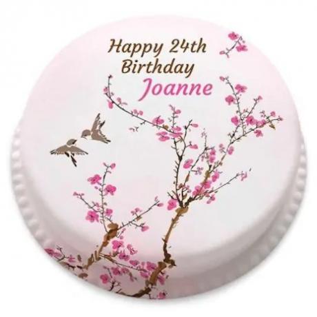 Fondant_covered_birthday_cake