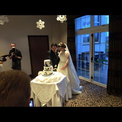 James & Gill cutting their Wedding Cake.
