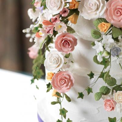 Sugarcraft Sprays wired into a beauitful Wedding Cake Topper.